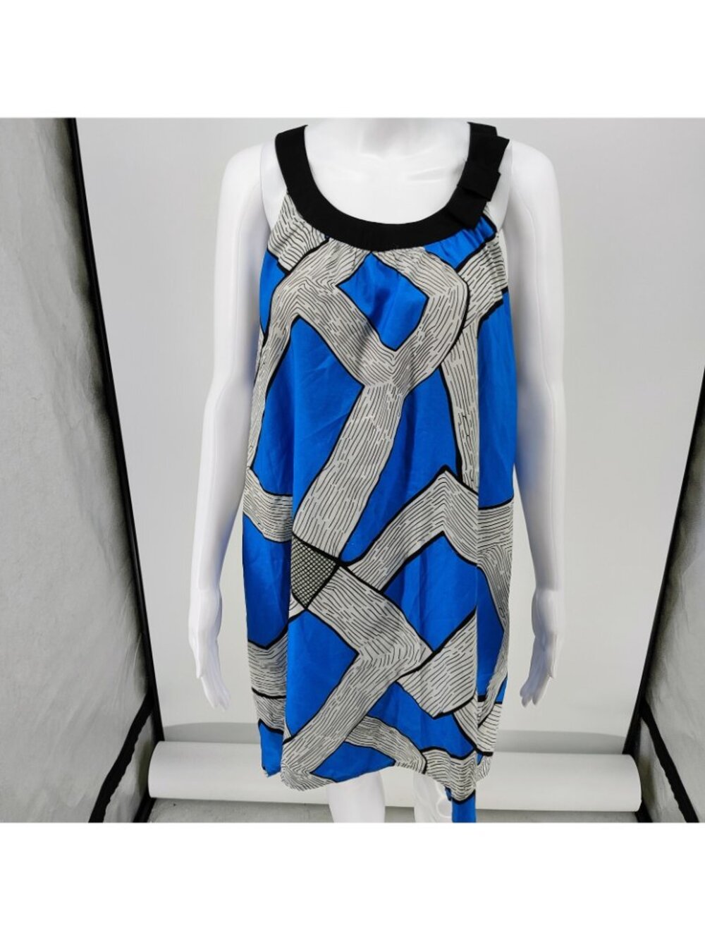 NWT BCBGMAXAZIRA Women's Blue White Sleeveless Shift Dress (Size Large) - Picture 5 of 16